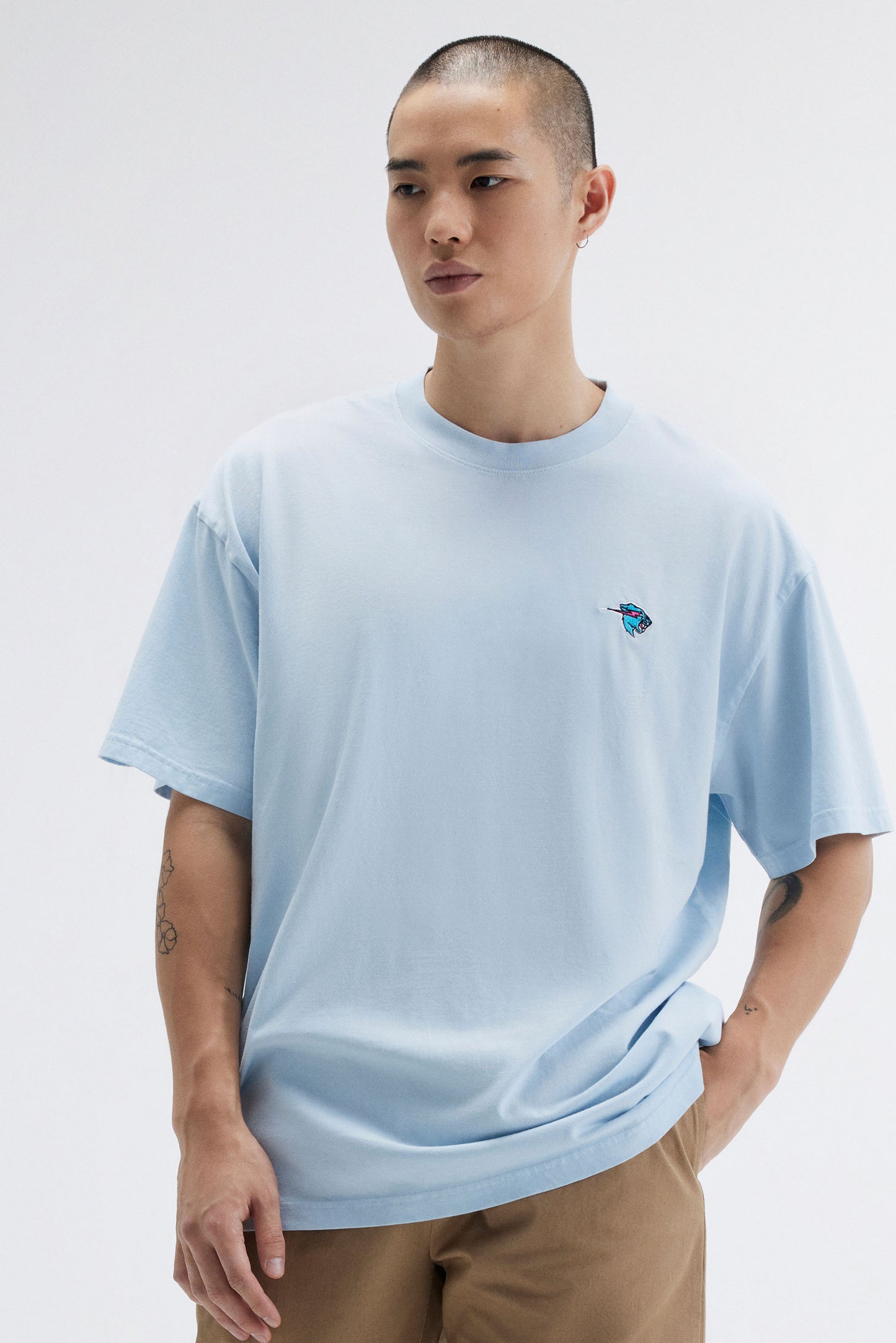 PREMIUM LOGO SS TEE - LIGHT BLUE