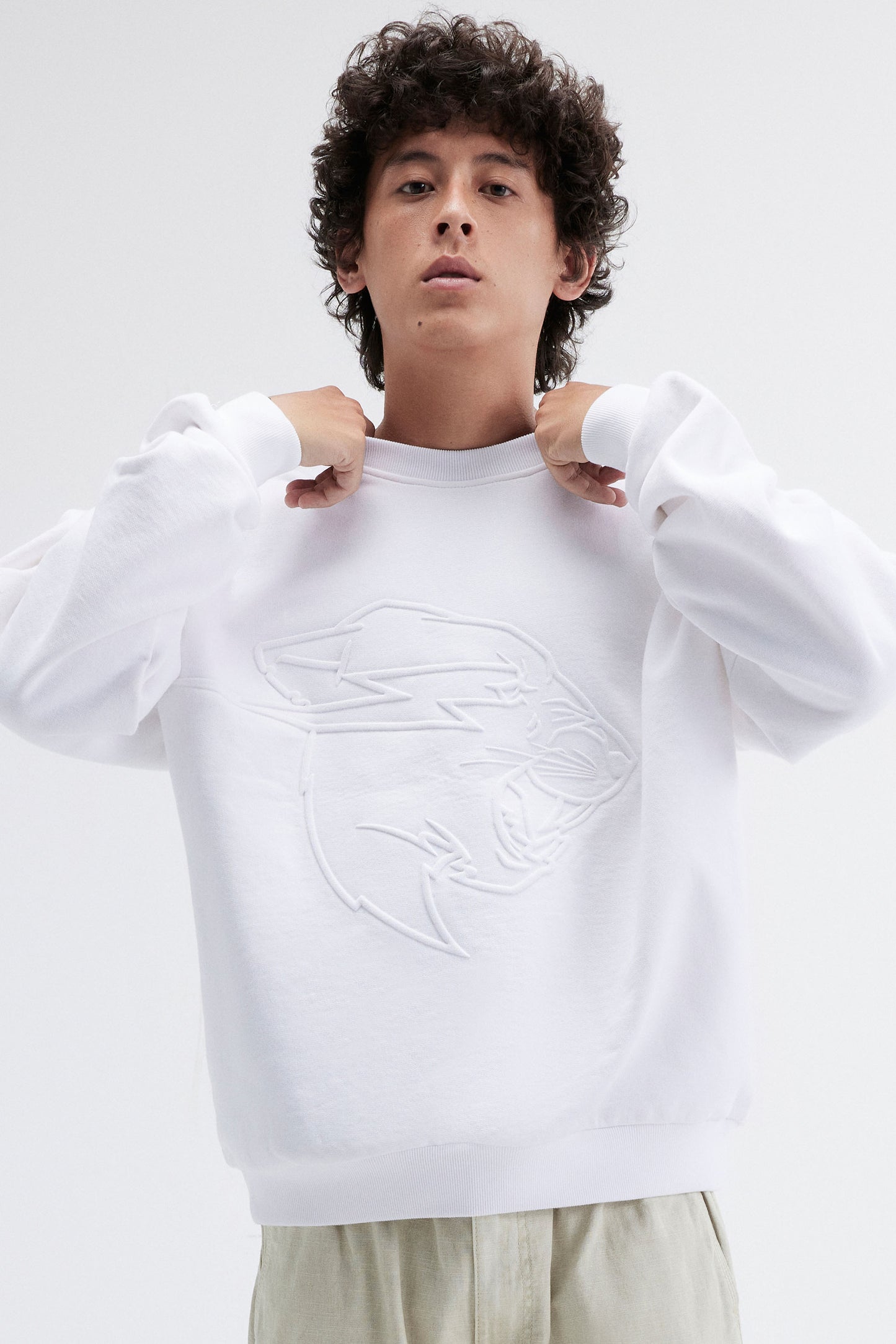 EMBOSSED PANTHER CREWNECK SWEATSHIRT - WHITE