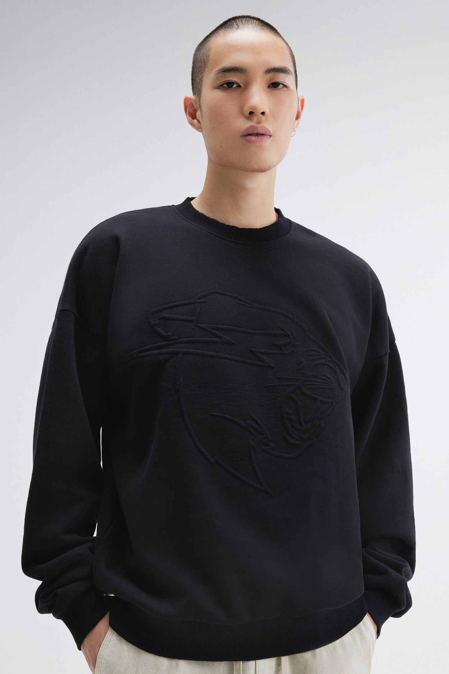EMBOSSED PANTHER CREWNECK SWEATSHIRT - BLACK